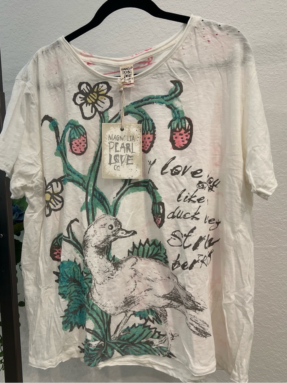 Magnolia pearl duck love Strawberries tee (item 24.3)